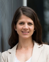 Dr Izelle Labuschagne